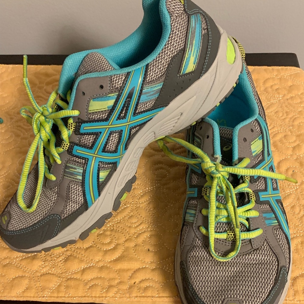 🐢 ASICS Gym Shoes Size 10